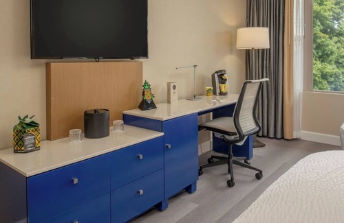 Portland Hotel | Downtown Escape: Two Family Ready Rooms | Pets Are Allowed