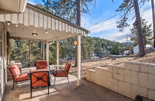 Kerr Gulch House | Downtown Evergreen & 10miles to Red Rocks Amphitheatren equipped for long stays