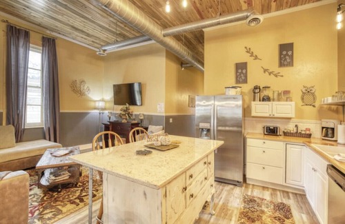 Whitewood House | Downtown Experience Rich in History & Charm! Centrally Located in Black Hills