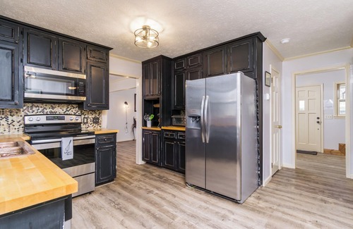 Dahlonega House | Downtown Family Retreat-Minutes to Dahlonega/Pool/5 Beds/3.5 Baths!