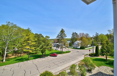 Fish Creek Condo | Downtown Fish Creek with a View