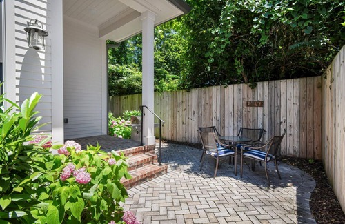 Historic Downtown Franklin House | Downtown Franklin Farmhouse 2. Steps to Dining, Shops & Cafes