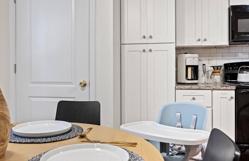 Frederick Apartment | Downtown Frederick retreat with parking. Dog- and baby-friendly!