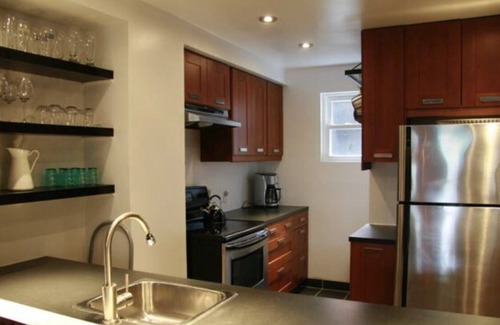 Garden District House | Downtown fun design, comfy unit