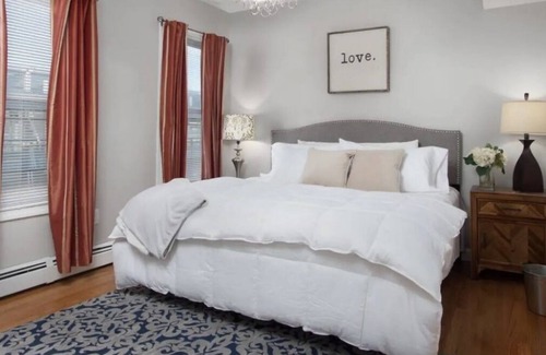 Country Club Plaza Area Apartment | Downtown Furnished Corporate Apartment with Coffee Bar