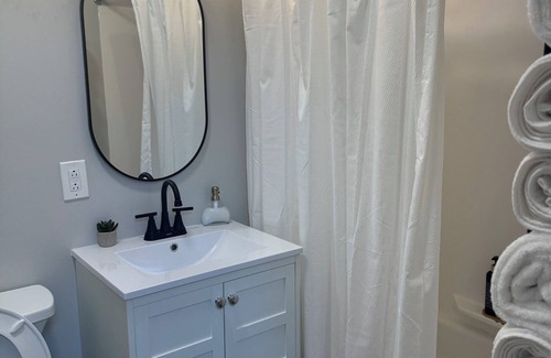 Lee Apartment | Downtown Gateway to the Berkshires. Walk to Everything.