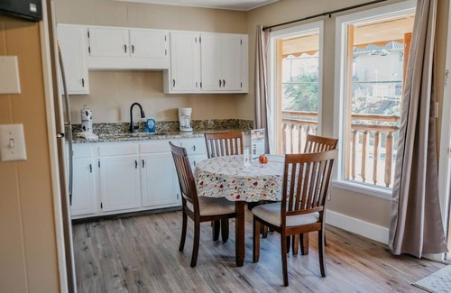 Gatlinburg Condo | Downtown Gatlinburg- Free Parking!