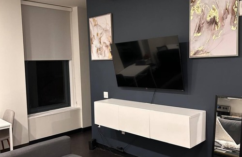 Cultural District Apartment | Downtown Gem near stadiums and PPG with AC, WiFi and Heater.