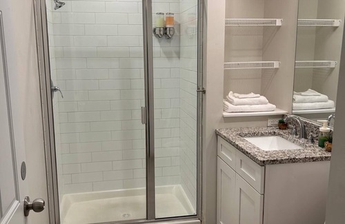 Cultural District Apartment | Downtown Gem near stadiums and PPG with AC, WiFi and Heater.