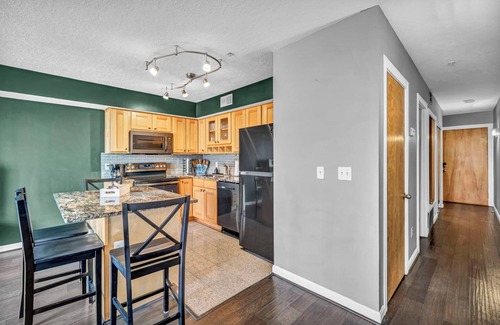 Ohio City Apartment | Downtown Getaway, Free Parking, 24/7 Hour Gym