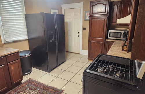Grand Rapids Apartment | Downtown GR apartment on Medical Mile, covered front porch cross from Coit Park