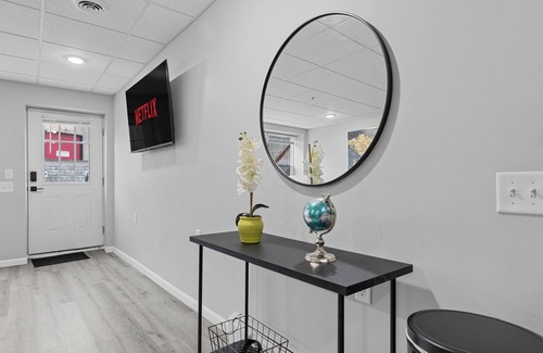 Heartside Apartment | Downtown GR Apt/2BR/Free Parking