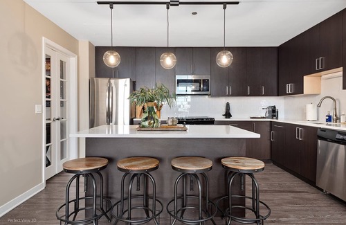 Rush and Division Apartment | Downtown Group Ideal: 2 Luxury Units, Iconic Views