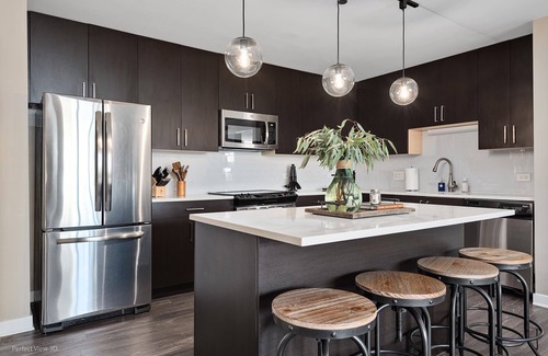 Rush and Division Apartment | Downtown Group Ideal: 2 Luxury Units, Iconic Views