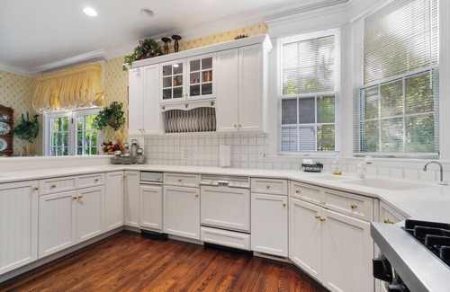 Harbor Springs House | Downtown Harbor Springs! SECOND ST- Sleeps 10+ walk to Main St! 1/4 mile!