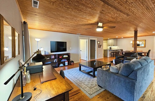 New Bern Apartment | Downtown Historic New Bern Apartment Next door to Birthplace of Pepsi