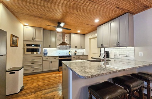 New Bern Apartment | Downtown Historic New Bern Apartment Next door to Birthplace of Pepsi