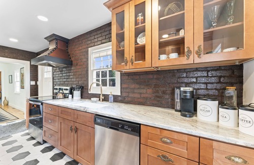 Murfreesboro House | Downtown Historic Speakeasy+Hot Tub+Sleeps 6