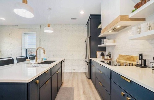 Holland Condo | Downtown Holland Luxury Condo on 8th—George 201