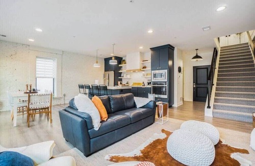 Holland Condo | Downtown Holland Luxury Condo on 8th—George 201