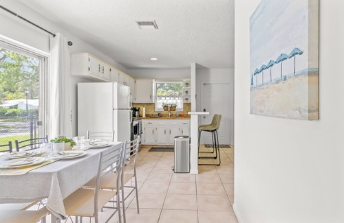 Parkside House | Downtown Hollywood: Guitar and 5 mins to Beach!