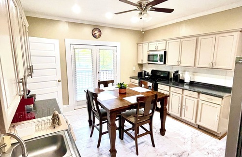 Macon House | Downtown Home Conveniently Located