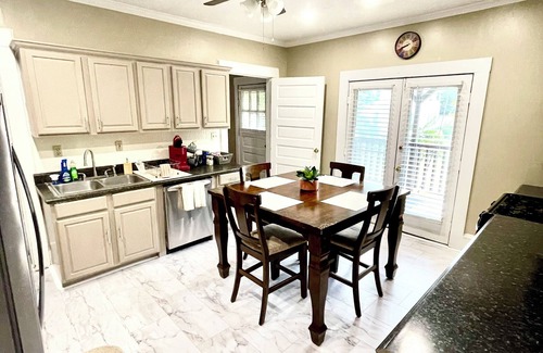 Macon House | Downtown Home Conveniently Located