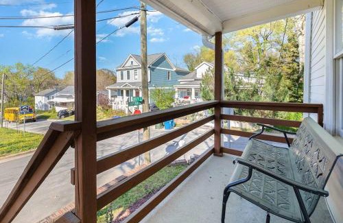 Durham House | Downtown home! Walk to Bulls Stadium, DPAC & food