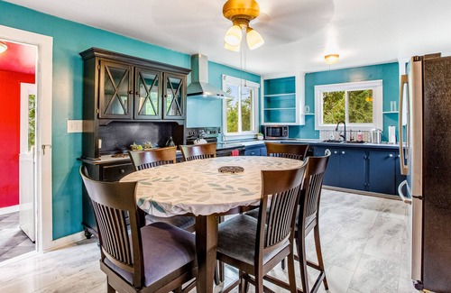 Snohomish House | Downtown home with a firepit, washer/dryer, fireplace, and lovely outdoor space
