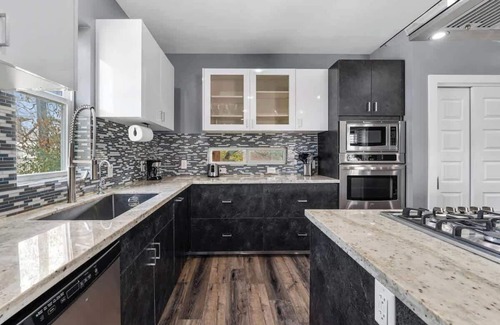 North Houston Apartment | Downtown Huston Luxury Home Sleeps 12