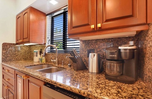 Downtown Hollywood House | Downtown HWD Retreat | Backyard + Near Beach-CS61