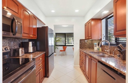 Downtown Hollywood House | Downtown HWD Retreat | Backyard + Near Beach-CS61