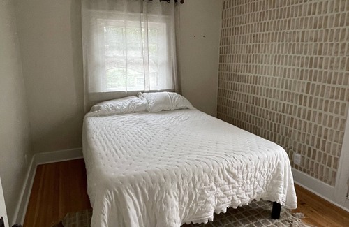 Meridian-Kessler House | Downtown Indy Bungalow Retreat