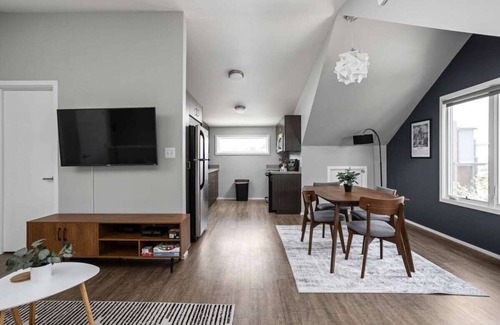 Near Eastside Apartment | Downtown Indy Carriage House | Walk to Hot Spots
