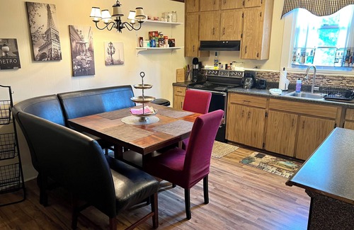 Inverness House | Downtown Inverness historic home, hot tub & pet friendly