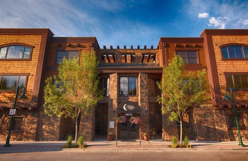 Jackson Hole Hotel | Downtown Jackson - Fireplace Suite