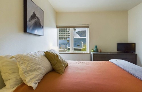 Downtown Juneau Apartment | Downtown Juneau Gem: 1BR Apt with Stunning Views!