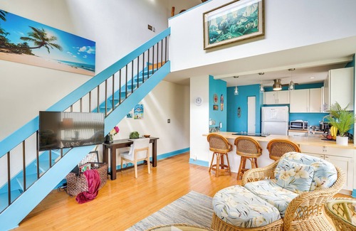 Historic Kailua Village Condo | Downtown Kailua-Kona Condo w/Pool & Views
