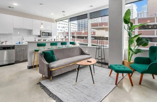 Downtown Kansas City Apartment | Downtown KC 2 Bedroom 2 Bath Stunning City View