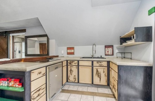 Northeast Kansas City House | Downtown KC - Central Location - 1 bed Oasis