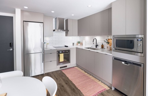 Downtown Kelowna Condo | Downtown Kelowna Tropical Oasis in the heart of the Cultural District. Location!