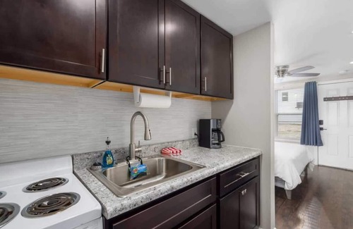 Kimmswick Condo | Downtown Kimmswick Studio~Renovated~Prime Location