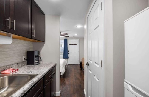 Kimmswick Condo | Downtown Kimmswick Studio~Renovated~Prime Location