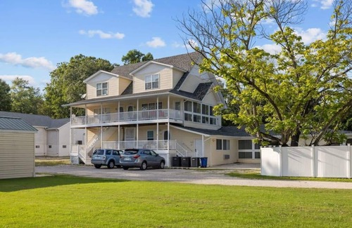 Kimmswick Condo | Downtown Kimmswick Studio~Renovated~Prime Location
