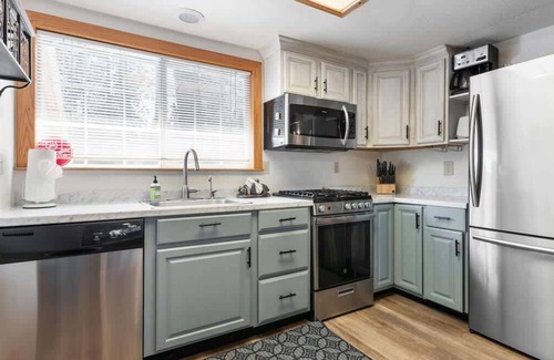 West Village Cabin | Downtown Kinglet Cabin