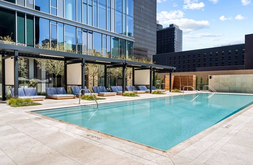 Financial District Apartment | Downtown LA 1 BR w/Office by Anyplace - 11662