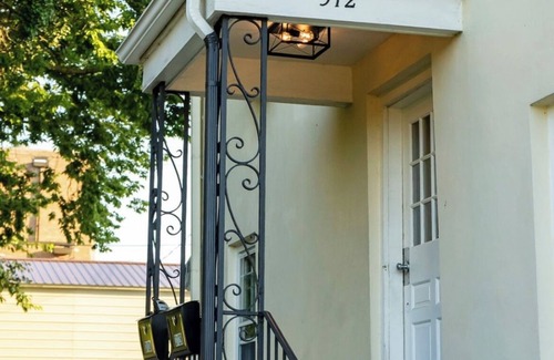 Lancaster Apartment | DOWNTOWN Lancaster Studio Apartment! “Modern Meets Vintage.”