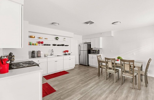 Downtown Las Vegas Apartment | Downtown Las Vegas 7BR 4BA 11 Bed 3000 sf + Outdoor Space Fremont St Arts Dist