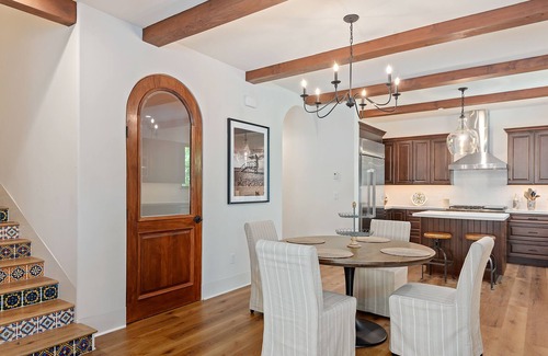 Oak Park House | Downtown Life, close to shops, restaurants,& fun.