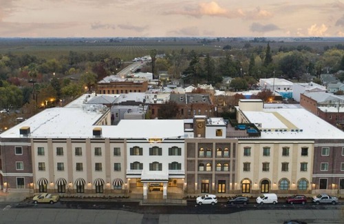 Winters House | Downtown Location! Two Classy and Pet-friendly Accommodations with Free Parking!